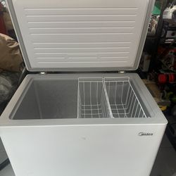 Midea Deep Freezer 7 Cu Ft 