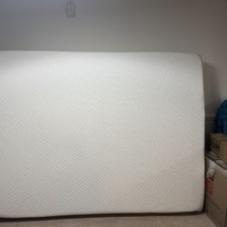 Zinus 12” Memory Foam Mattress Queen Size