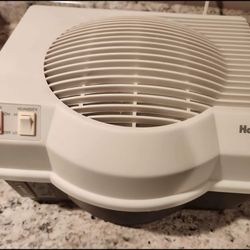 Holmes HM-1550 CoolMist Humidifier - works