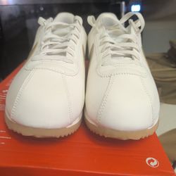 Nike cortez Goldish Khaki Size 11