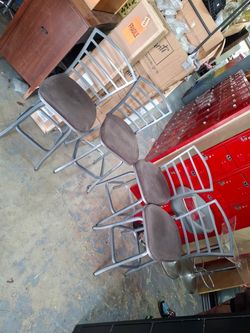 4 chairs 10$ each