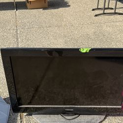 Free 32 Inch Tv. Works With Wall Bracket