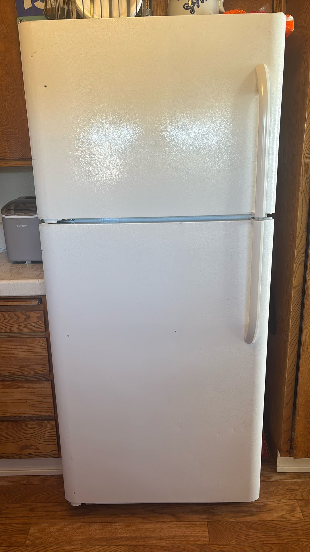 Refrigerator 