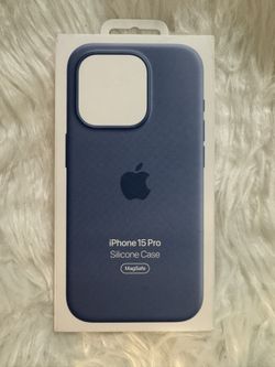 Apple iPhone 15 Pro Silicone Case with MagSafe 
