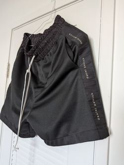 Short size M