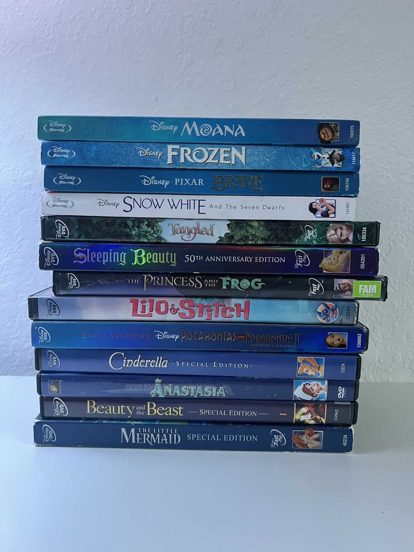 Disney Princess (9) dvd (4) blu ray movies for Sale in Homestead