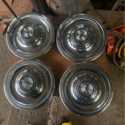 Chevy Lung Nuts Covers 