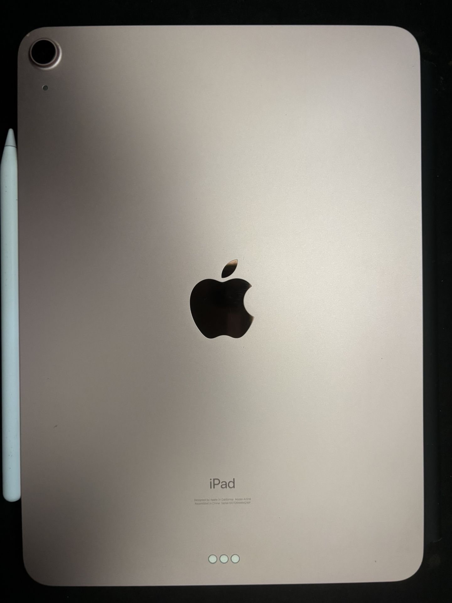 iPad Air 2020 4th Gen w Keyboard/Pencil