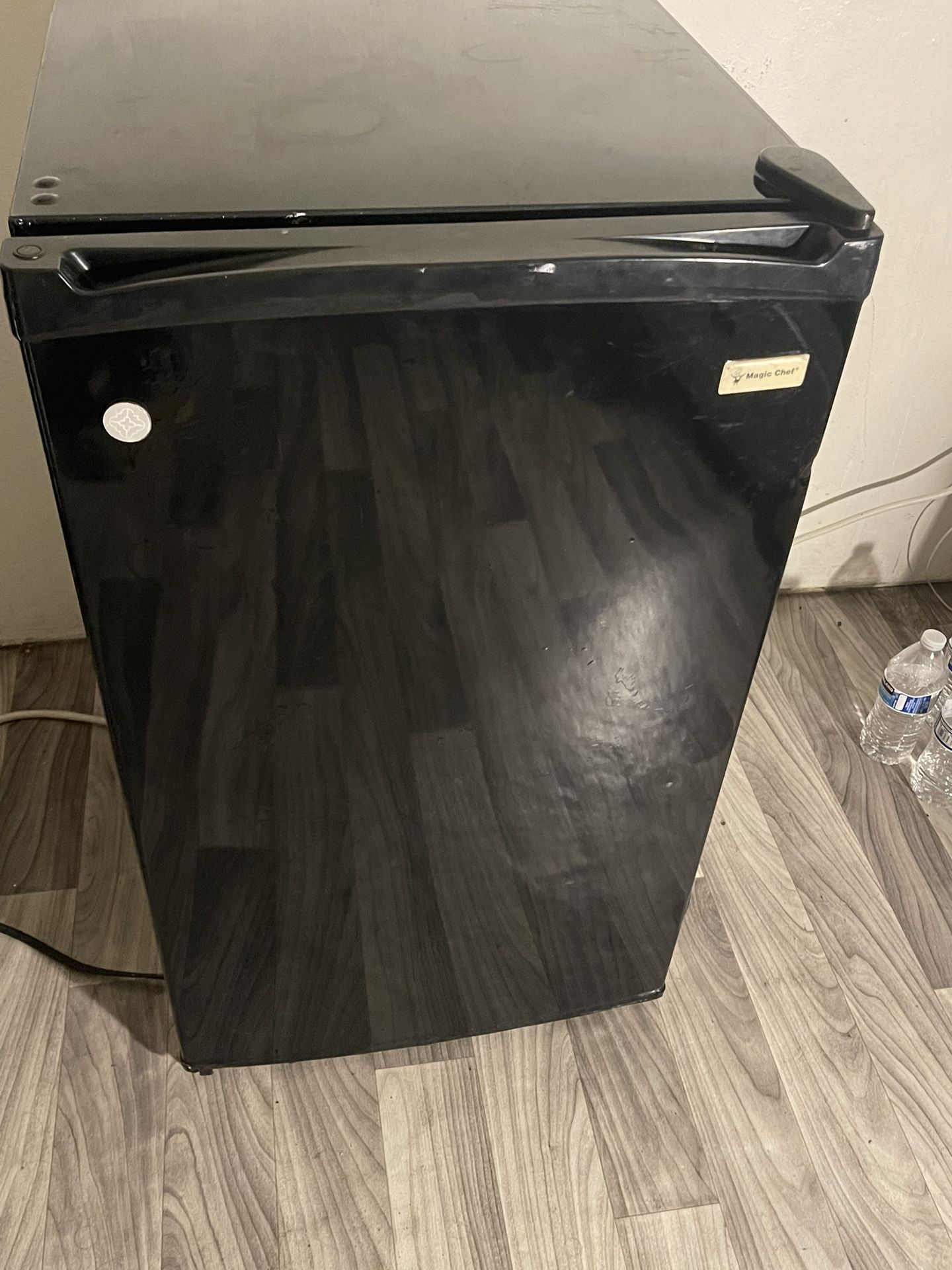 Mini Fridge Magic Chef 