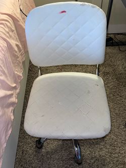 FREE DESK AND CHAIR YOU PICK UP COLOR WHITE FREE DESK AND CHAIR YOU PICK UP COLOR WHITE