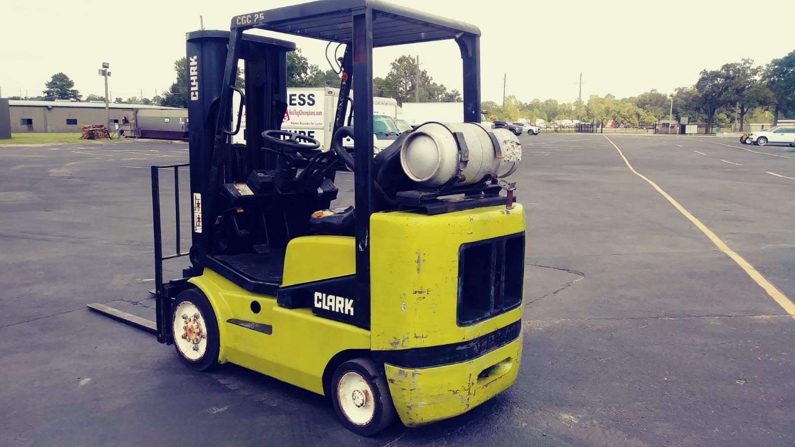 Clark 5000 lbs capacity forklift