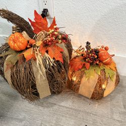 Lighted Pumpkin Fall Decor – LED Thanksgiving Decoration with Maple Leaves, Berries, and Pumpkin, Autumn Harvest Centerpiece for Table, Indoor Outdoor