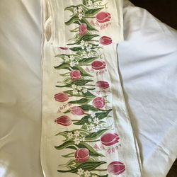 Vintage Table Runner Tulip/ Floral Print 