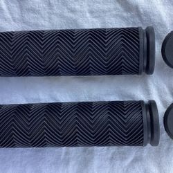 BRAND NEW BIKE GRIPS