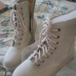 NEW Soda Firm Combat Boots Size 8.5 Beige/Off-White w/ Box & Shoe Bag