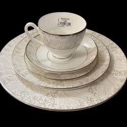 5 piece place setting Waterford china "Bassano" New in box