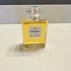 Chanel No.5 Eau De Parfum Spray 3.4 fl oz for Sale in Phoenix, AZ