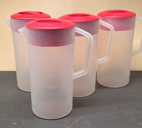 Rubbermaid Plastic Pitchers with Lids – Set of 4