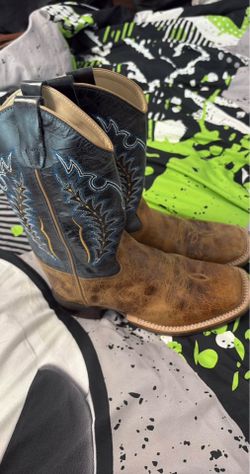 Boots size 5
