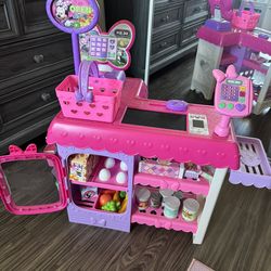 Disney Junior, Minnie Mouse pretend market with cash register