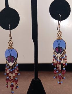 Beautiful Hand Painted Butterfly 🦋 Earrings With Gorgeous Beads, And Gorgeous Colors Just In Time For Mother's Day  💕 