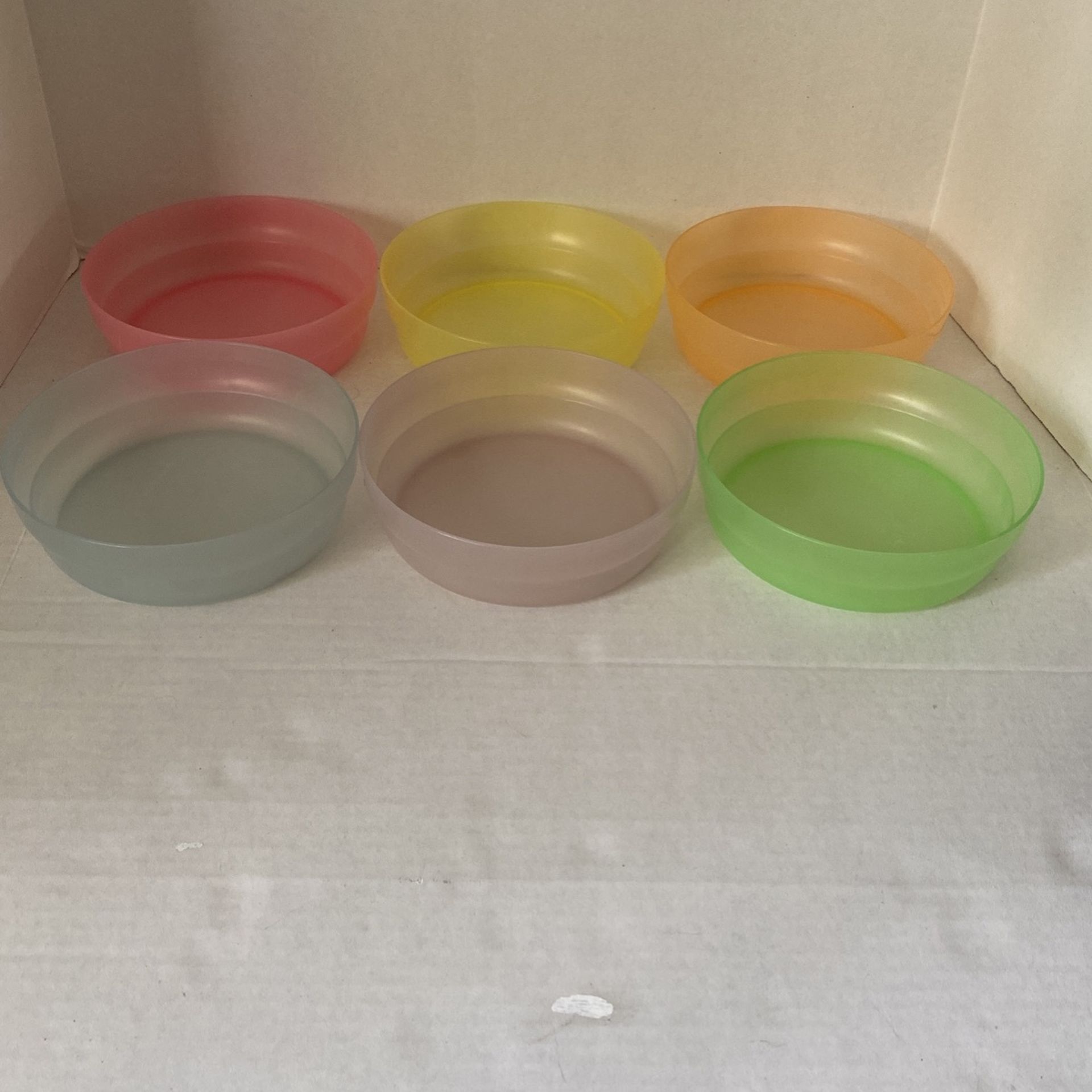 Tupperware Cereal Bowls (6)