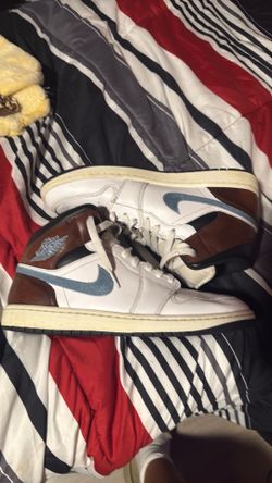 Air Jordan 1 Retro Mid SE 'Brown Blue Grey'