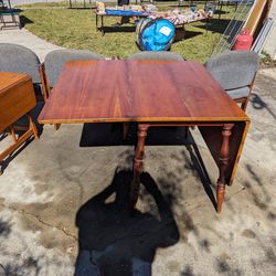 Early American Antique Drop Leaf Dinner Table 