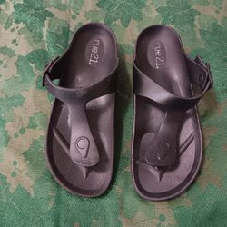 2 Pair Of Women's Flats 