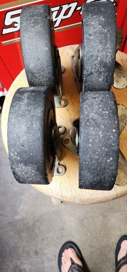 Casters 2 Swivel And 2 Straight 