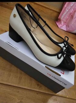New womans size 7 ivory/black (Memory Foam) heel (orig $65) Liz Claiborne