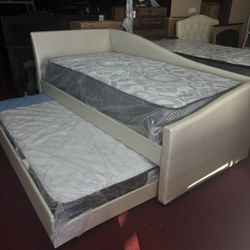 Daybed With Trundle