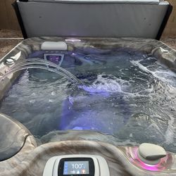 Hot Spring Sovereign model spa/hot tub