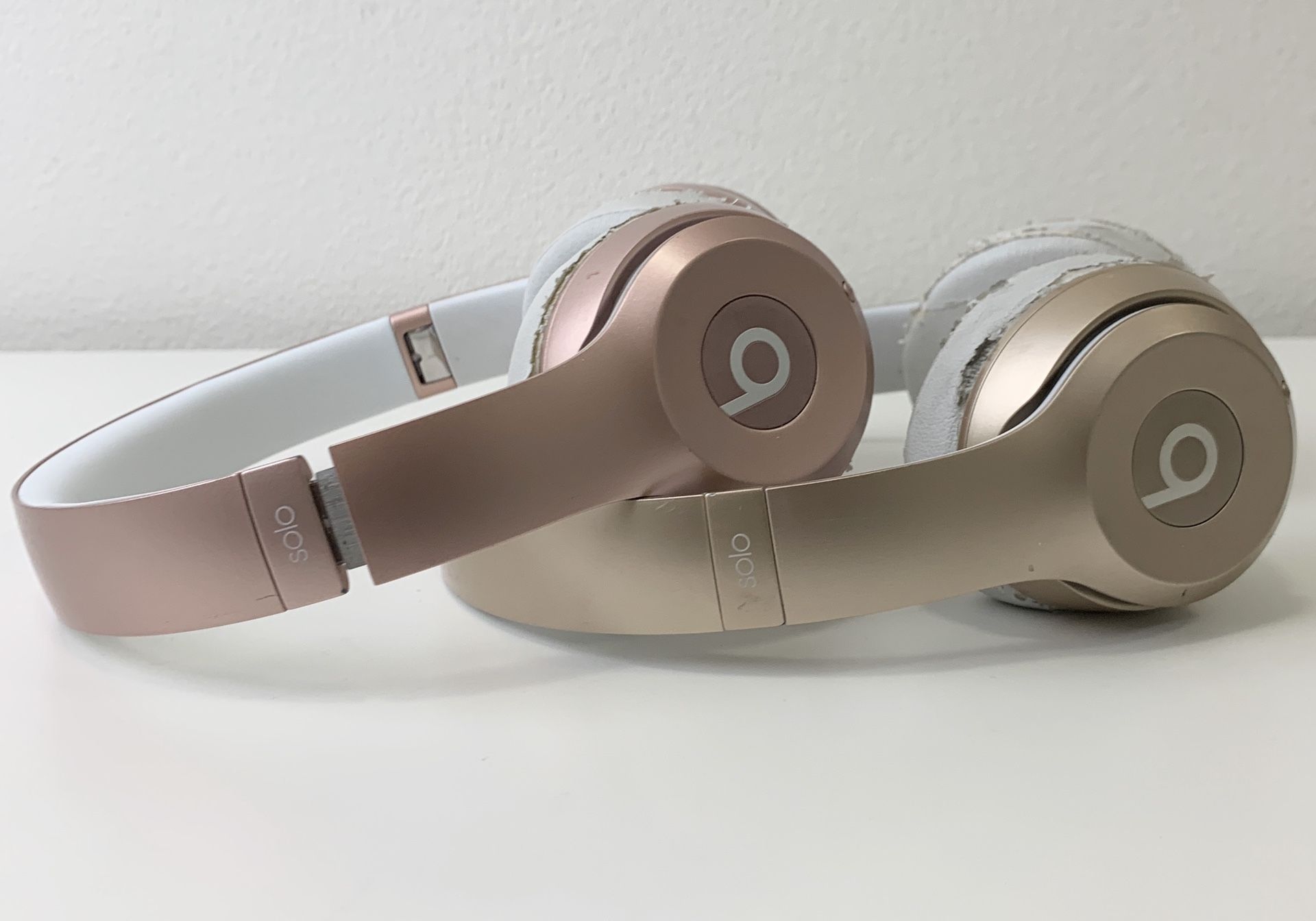Beats Solo Wireless Pair (2) Gold & Rose Gold