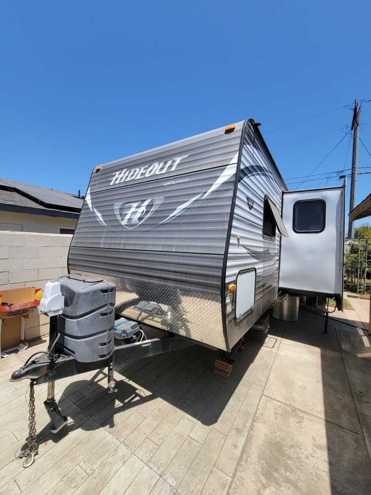 2015 Keystone Hideout 28ft