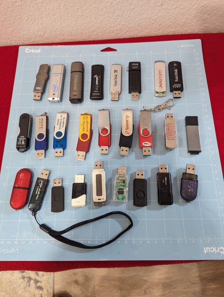 Mixed lot of 26 USB Flash Drives