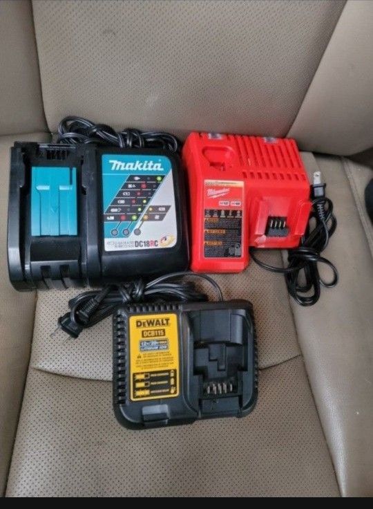 MILWAUKEE 12V-18V MAKITA 18V AND DEWALT 12V-20V AND 60V CHARGER ALL IN PERFECT CONDITION $25 EACH