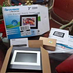 LED  DIGITAL  PHOTO FRAME  LIKE NEW $10