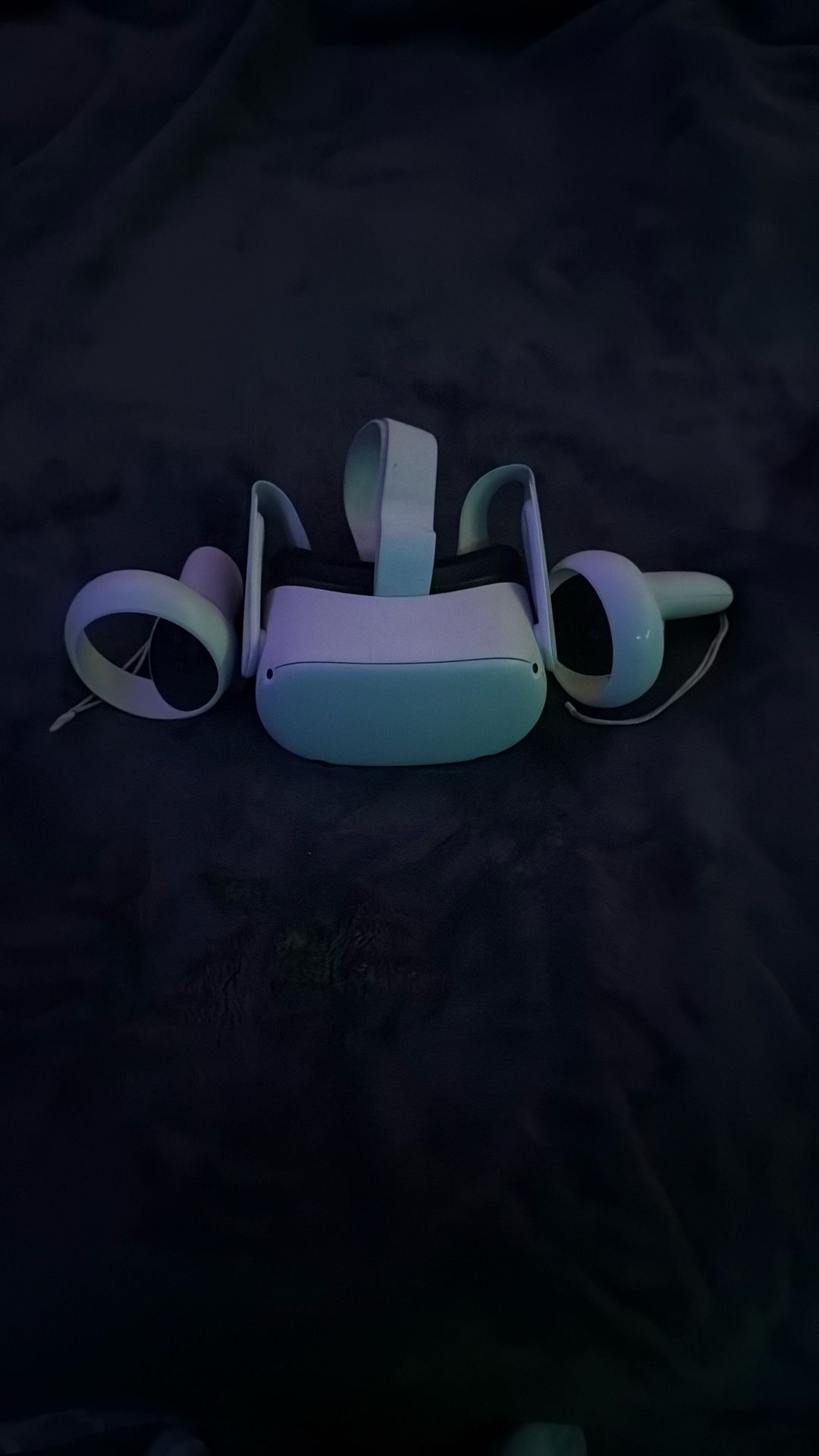 Oculus Quest 2(comes With Charger)