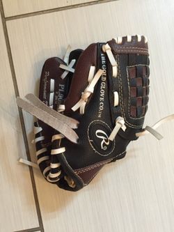 Left handed glove age 5-9 y/o Rawlings