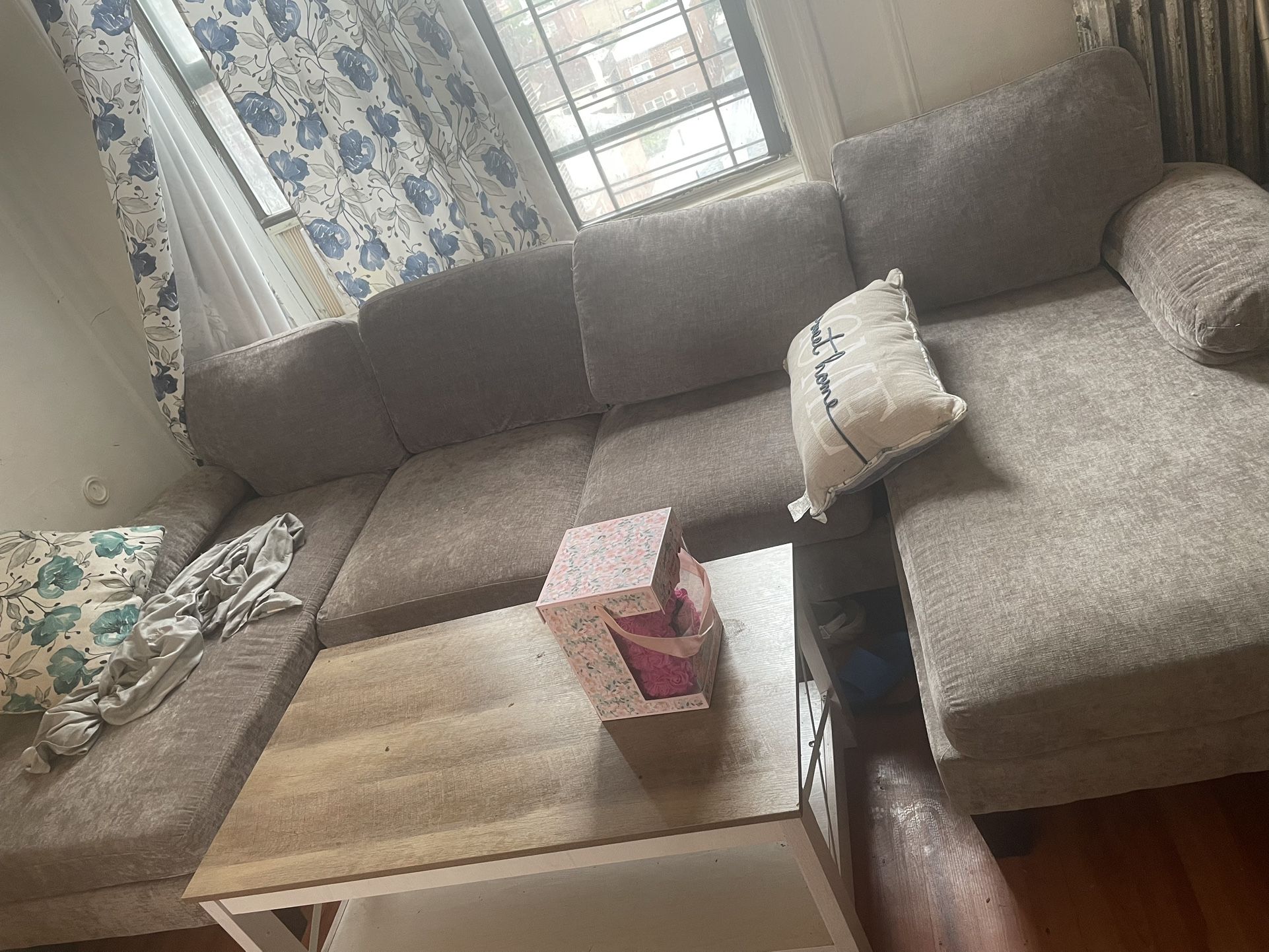U-Shaped Sectional Sofa (If you can pick up Today 6/15. I will let it go for 300.