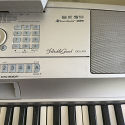 Yamaha DGX-505 Portable Grand Keyboard Silver/Oak w/stand