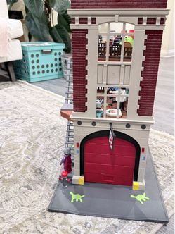 GHOSTBUSTERS - PLAYMOBIL FIREHOUSE + 14 CHARACTER FIGURES + MORE - EXCELLENT CONDITION