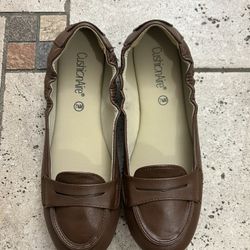 NEW Cushionaire woman leather flats shoes size 7.5