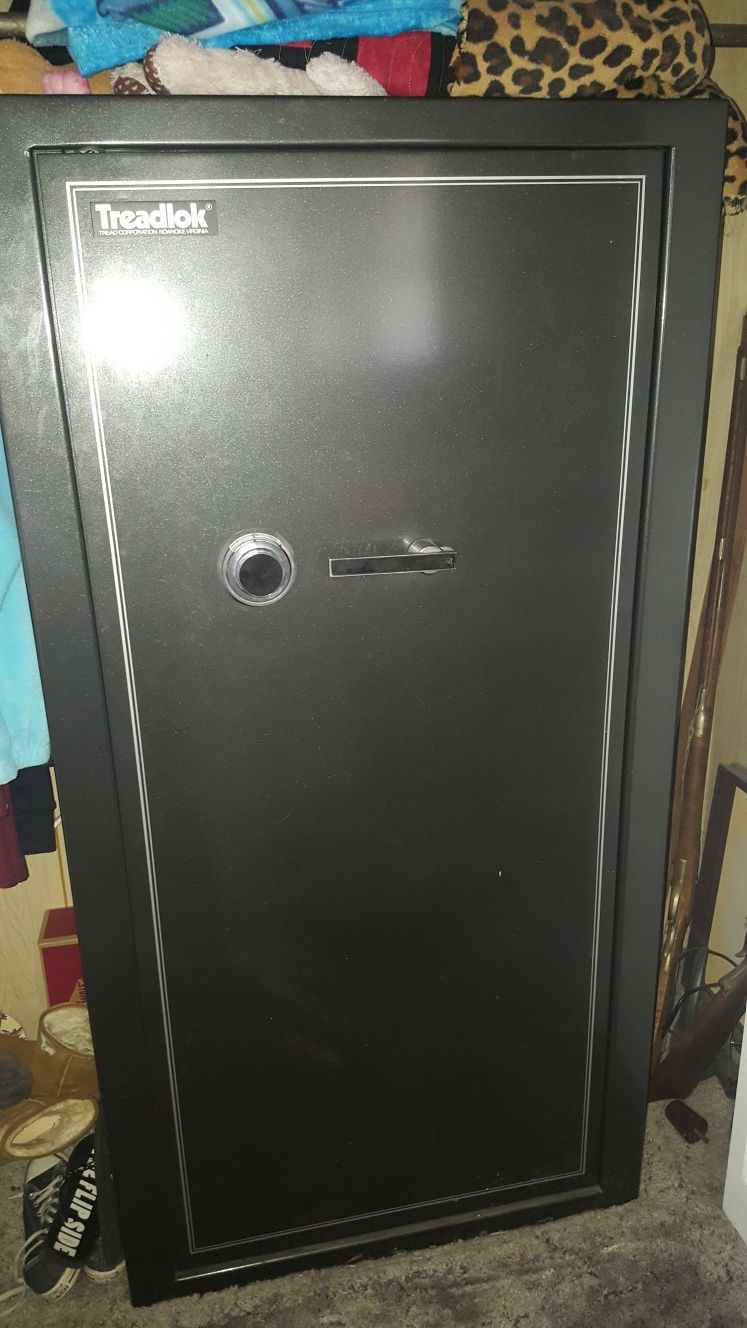 Treadlok gun safe