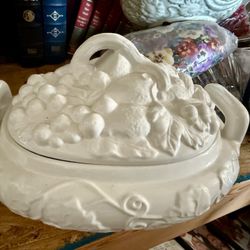 Gibson Gracious ceramic tureen with lid and Ladle
