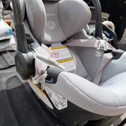 Uppababy infant Car Seat & Base