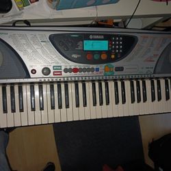 YAMAHA  PSR-240 keyboard  And Effects Style,song