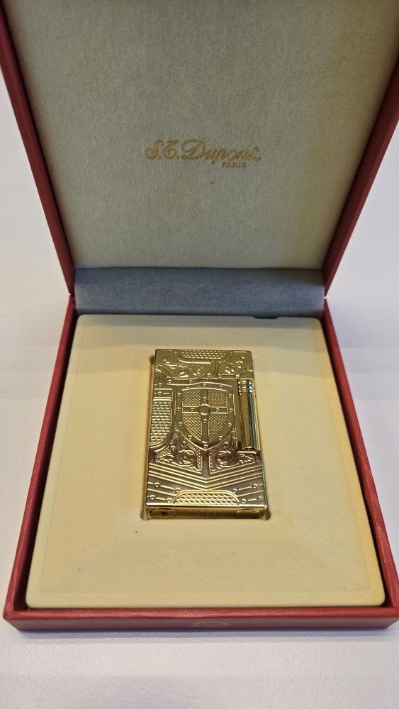 Gold Butane Gas Lighter, Hand-Carved Shield Retro Lighter, Side-Slide Ignition Torch Lighter, Classic Soft Flame Lighter, Adjustable Flame Size