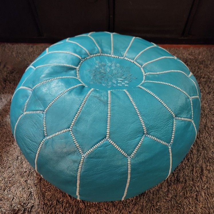 Moroccan Leather Pouf Poof Ottoman Teal Blue Handmade
20" x 20" x 10"
Zipper